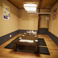 ▼個室。ゆったりと落ち着ける完全個室で、博多ならではの野菜巻き串や絶品餃子を堪能しませんか？会社宴会や大人の飲み会など、ゆったり語り合いたい場面にぴったり。プライベート空間で贅沢な時間をどうぞ。