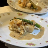 毎日違った旬の食材を仕入れているからこその、他のお店では味わえない美味しい出会いが当店にございます。貸切も承っておりますので、人数などお店までお気軽にお問い合わせくださいませ。