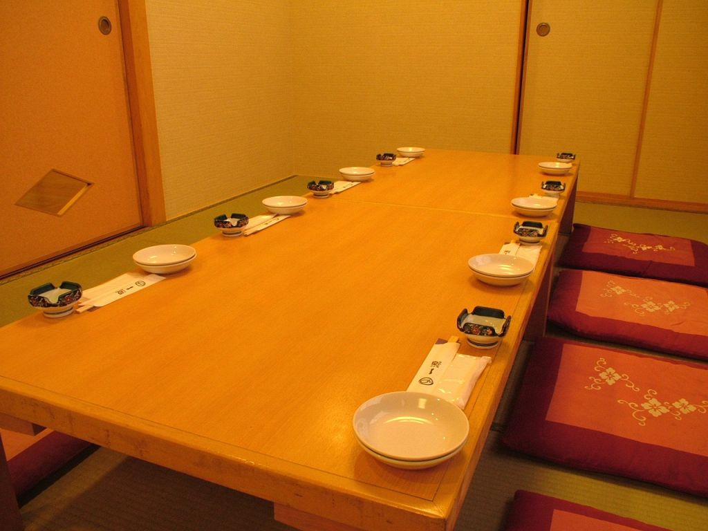 大小人数で使える和個室完備。10名前後でも個室が使えます♪