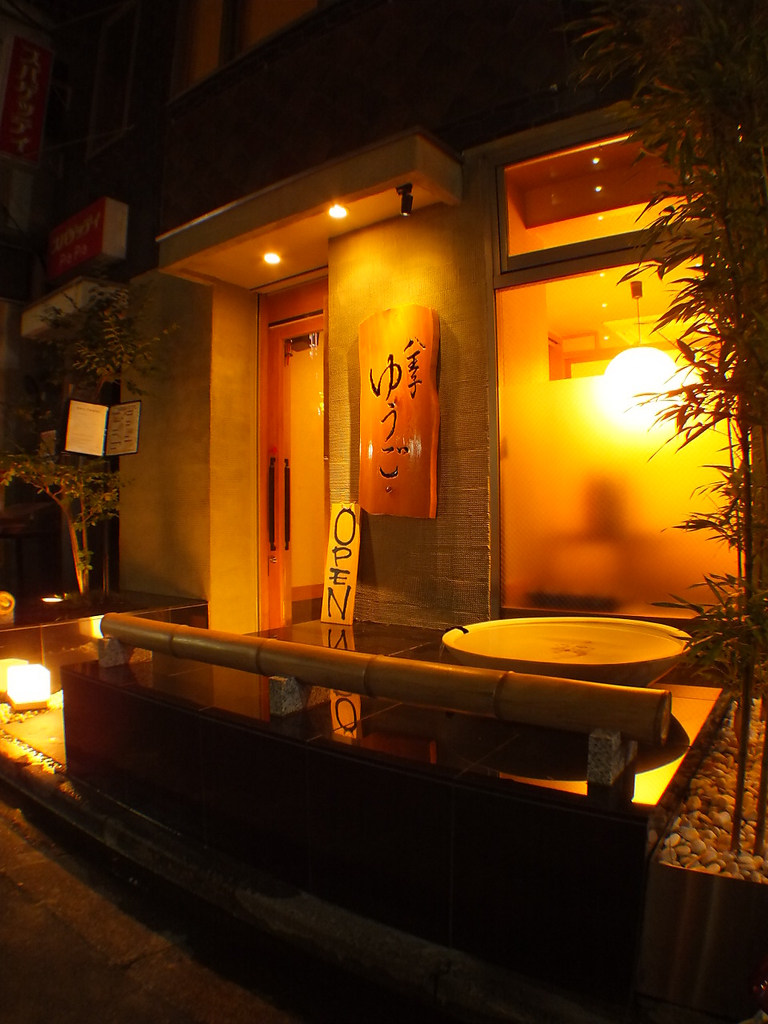 裏路地に佇む姿はまさに『大人たちの隠れ家』デート、接待に◎