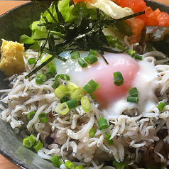 釜揚げしらすの温玉丼