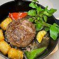 料理メニュー写真 贅沢な五穀和牛ハンバーグ