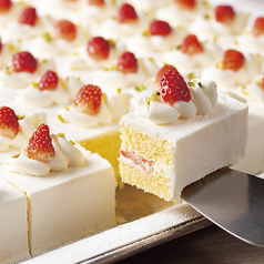 ランチビュッフェ限定ジャンボショートケーキの写真