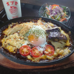 ラクレットチーズのせ焼きカレー