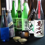 だし料理に合う日本酒や焼酎を季節に合わせて取り揃えています。新潟地酒を味わうならだしやで。