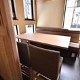 静かに過ごす大人のひと時を素敵に演出。記念日のお食事や、ご接待など特別なシーンにもふさわしい個室には4名様までご着席いただけます。少人数でのご宴会などにもぜひご利用くださいませ。