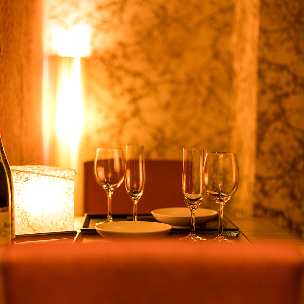 まるでレストランの様な落ち着いた洋空間で絶品料理をごゆっくりとお愉しみください。