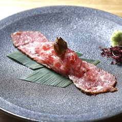 藁焼き和牛肉寿司　フォアグラ乗せ　一貫