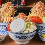 当店のポリシーは下町の味を守ること。もんじゃにはこだわりの出汁と厳選した食材を使用しております