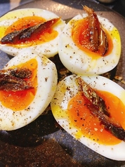 半熟卵とアンチョビ