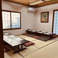地元のご友人との大切な時間を過ごすのに最適な座敷席をご用意しております。ゆったりとくつろぎながらお食事をお楽しみいただけます。おしゃれな雰囲気の中で、心地よい会話と美味しい料理を堪能してください。特別なひとときをお過ごしに、ぜひご利用ください。