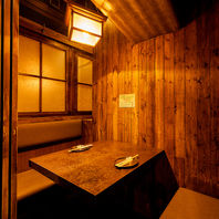 自慢の創作料理に舌鼓をうつ、和やかな空間！