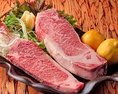 【産地ブランド牛を見極める肉眼】店主の父は精肉店、母は茨木市内で焼肉店を経営。精肉店を12年余り手伝うことで共に“良いお肉”を見つめてきました。