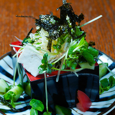 こぼれ薬味の冷奴やってます