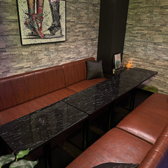 最大12名まで利用できるソファ席は、宴会やイベント、飲み会など幅広いシーンで活躍◎ゆったりとした空間で盛り上がれます♪