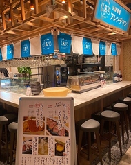 お席毎に一定間隔の幅を設けておりますので、ごゆっくりとお食事をお楽しみいただけます。