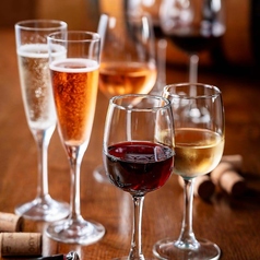 こだわりのワインを取り揃え