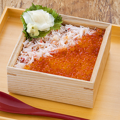 ずわい蟹とイクラの箱寿司