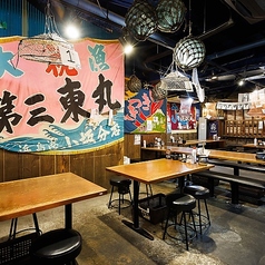 函館の魚市場内の食堂をイメージしたテーブル席で函館市場から直送された鮮魚を使用した“寿司・刺身”などをご堪能ください！