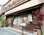 ２丁目劇場の通りです。芸人さんよく見ますよ。