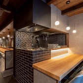 【劇場型カウンター】オシャレな空間で贅沢なひとときを。当店ではゆったりくつろげるお席を完備しておりますので、その時々のニーズに合わせて各種ご宴会をお楽しみいただけます。宴会・女子会などにもご利用ください◎