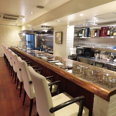 カウンター席がございます。おひとり様も歓迎です。