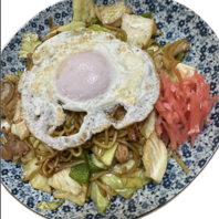 目玉焼き付き焼きそば
