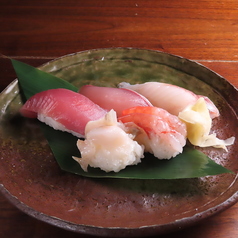 食を引き立てる美しい食器の数々