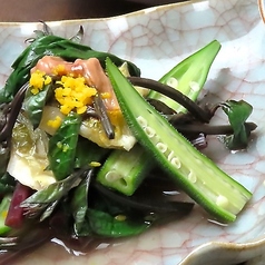 いんげん豆とオクラとミョウガとわかめのお浸し