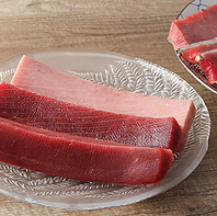 新鮮なマグロやおばんざいを希少な日本酒と共に堪能