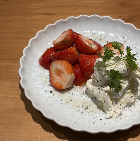 一品料理と果物サワーが自慢の創作居酒屋。