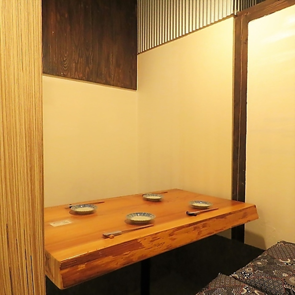 周りを気にせずおくつろぎいただける、個室・掘りごたつ個室もございます！会食や接待にも◎