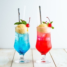 ストロベリークリームソーダ