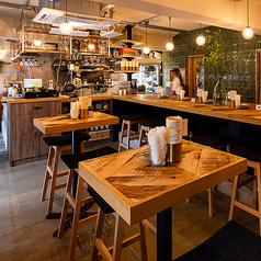 大切な人と一緒に過ごす、居心地の良い空間♪2名用のテーブルが2つあり、友達とゆったり会話を楽しむのに最適！手軽に本格的なイタリアンを味わいながら、リラックスした時間を過ごせる☆美味しい料理と共に、素敵な思い出を作ろう♪