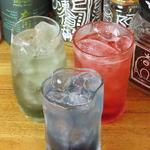 種類豊富なお酒を取り揃えています。コーヒーもご用意しておりますよ！楽しい会話が弾むひとときを♪