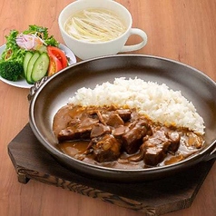 大きな牛たんカレー定食の写真