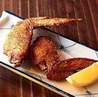 近江牛すじ煮込みやスパイスが効いた手羽唐をご堪能あれ