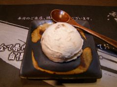 桜島ジェラート(黒糖・抹茶)/季節のシャーベット/バニラアイス