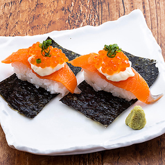 《つまみ寿司》伊達サーモンといくら/ネギトロと茎わさび 各2貫