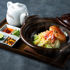 ブルー名物！ズワイ蟹とレタスのチャーハンの写真