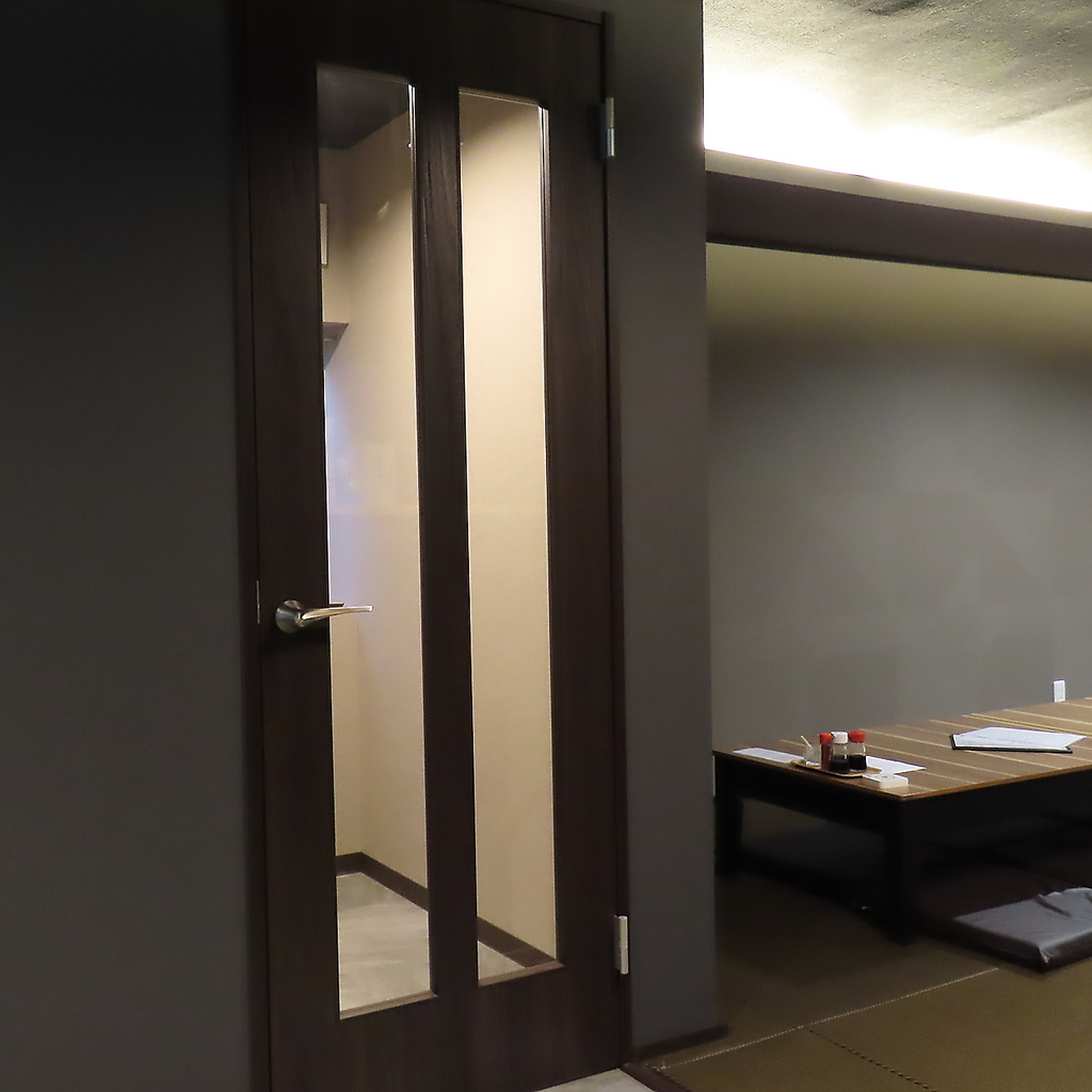 2階に喫煙専用室を設置しています。