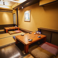 移動可能で2名様からご利用頂けます♪靴を脱いでゆったり過ごせる座敷席が人気です。仲間と肩を並べて会話が弾む時間をお過ごしいただけます。送別会・歓迎会にも最適です。