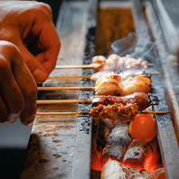 炭火で焼き上げた焼き鳥が食べ放題！