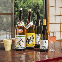厳選された日本酒や焼酎も置いています☆