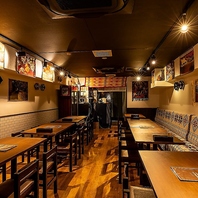 シルクロードの香り漂う、落ち着いた雰囲気の店内