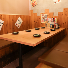 串とメシにはサケキタル 神戸三宮店の雰囲気1