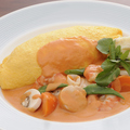 料理メニュー写真 オムライス・魚介のトマトクリームソース