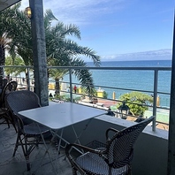 沖縄の海を見渡せるテラス席♪