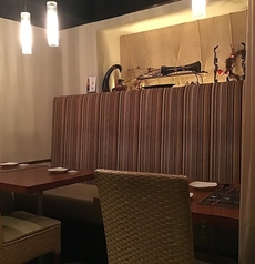 最大14名様まで着席できます。