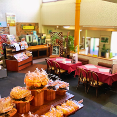 温かみのある店内で素敵なランチタイムをお過ごしください。